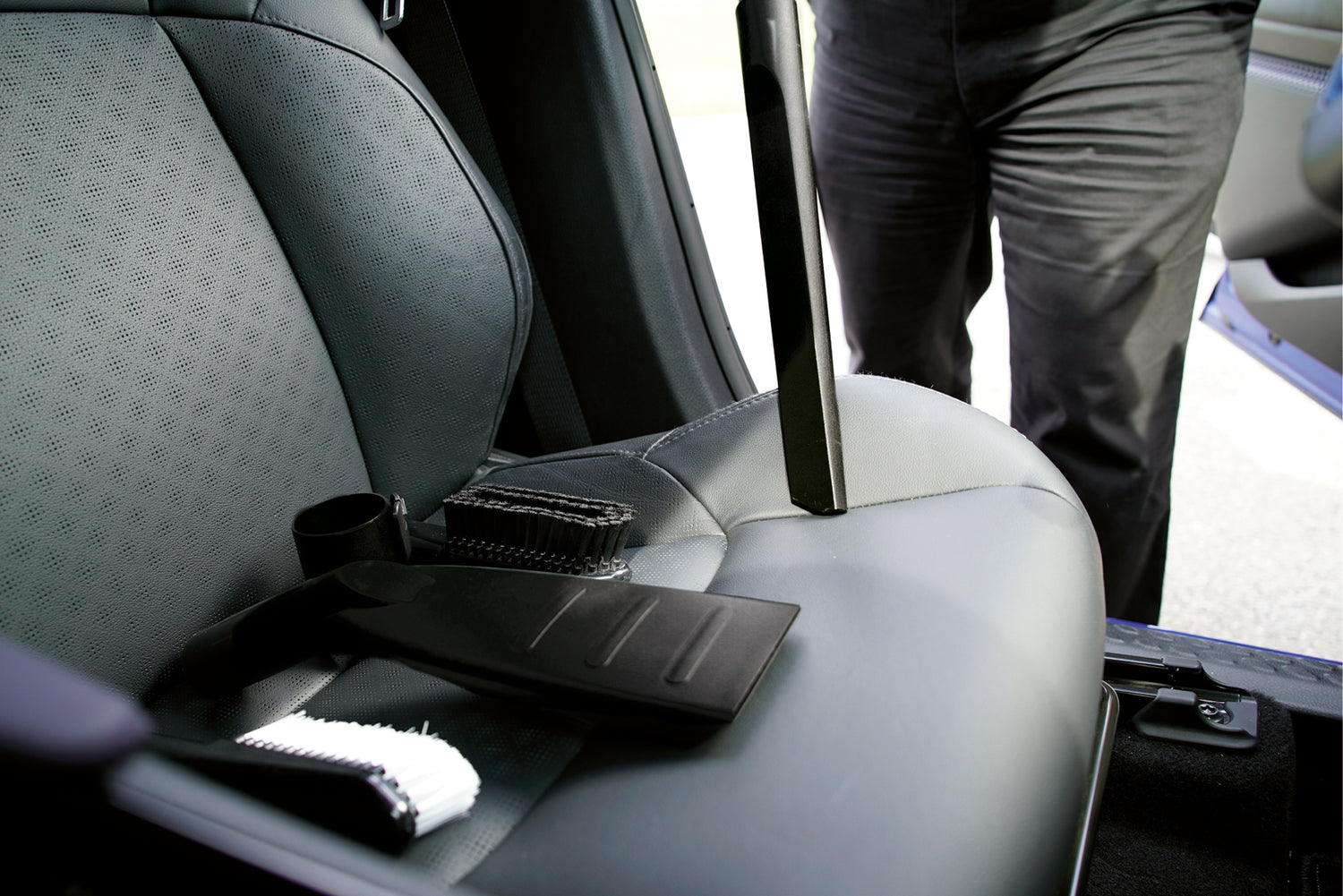 Eredeti Einhell autótisztító készlet (nedves/száraz porszívóhoz alkalmas, 3 m hosszú szívótömlővel, kemény és puha kárpitkefével, réstisztító fejjel, autóülés-tisztító fejjel és adapterrel)