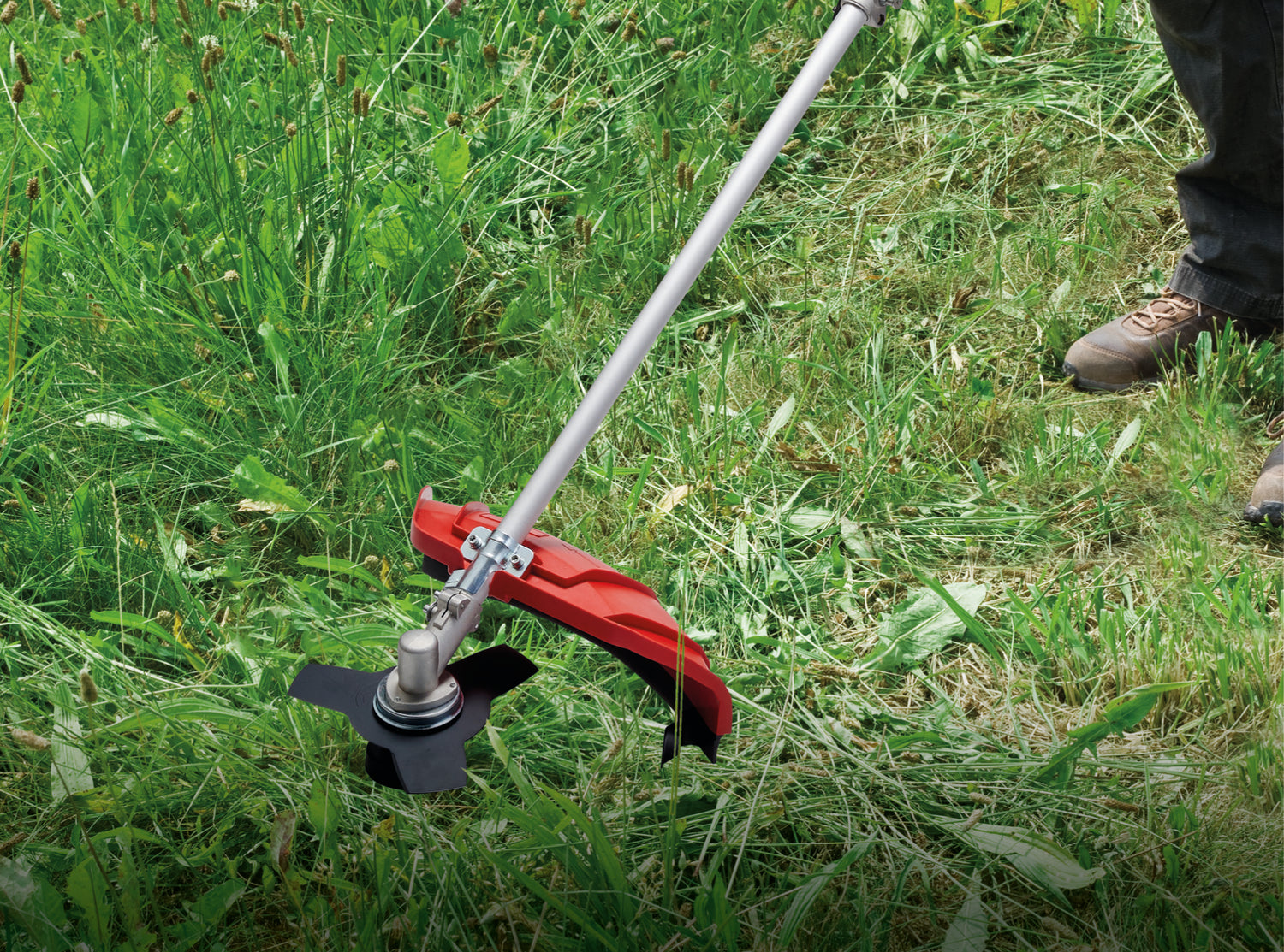 Einhell GC-BC 25/1 I AS benzinmotoros bozótvágó (0,6 kW, 2 ütemű motor alacsony rezgéssel, kerékpár fogantyú, osztott tengely, 3 fogú penge + dupla damilos orsó, gyorsindító rendszer)