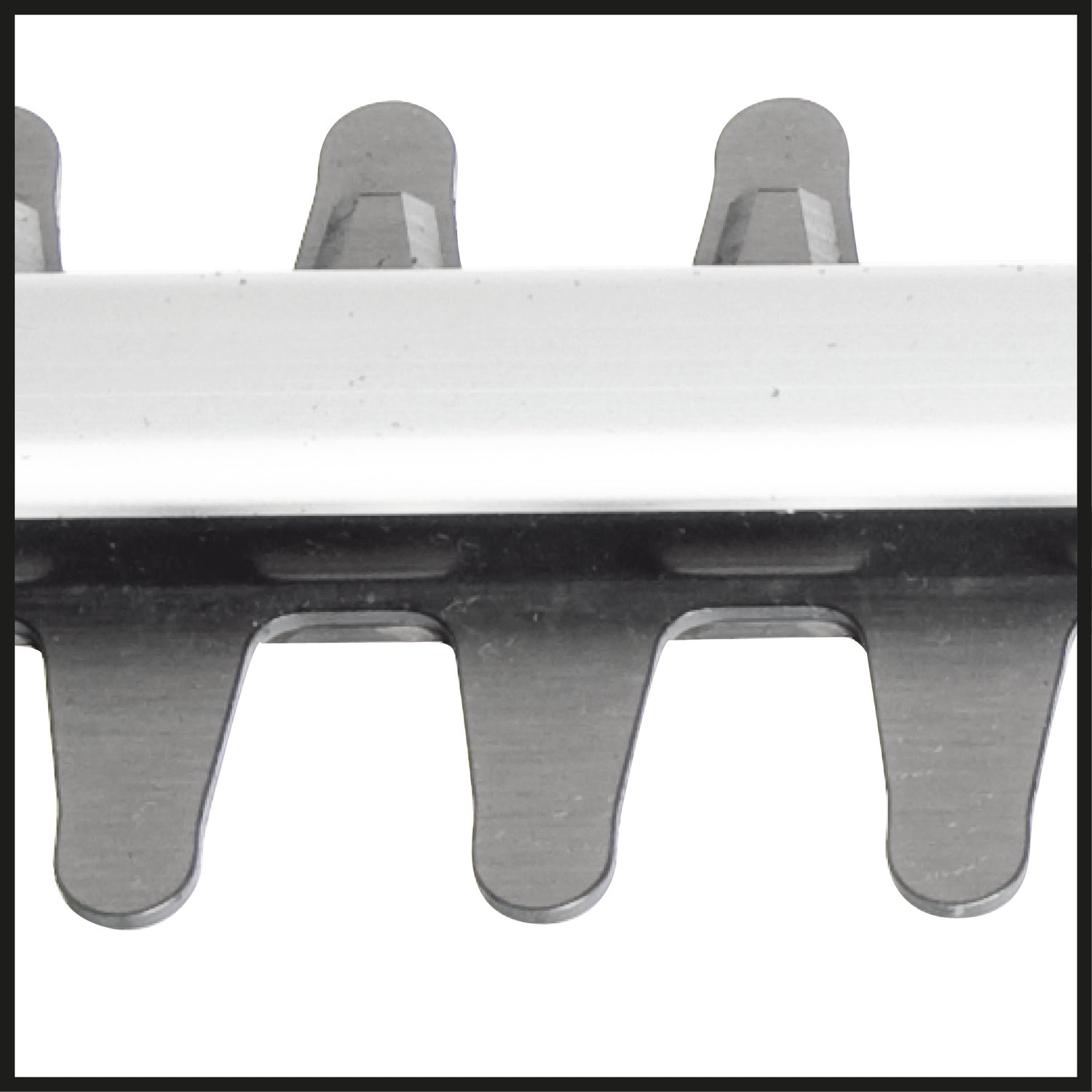 Einhell GH-EH 4245 elektromos sövényvágó, 420 W, vágási hossz 450 mm, vágási átmérő 12 mm, fém hajtómű, alumínium késvédő, kézvédők.