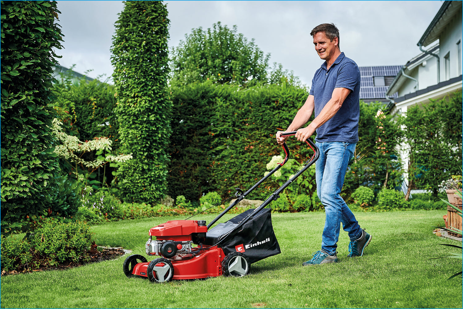 Einhell GC-PM 40/2 benzinmotoros fűnyíró (2 kW, 1 hengeres, 4 ütemű motor, 132 cm³ lökettérfogat, 45 literes gyűjtőzsák szintjelzővel, 40 cm vágási szélesség, 800 m²-ig ajánlott)