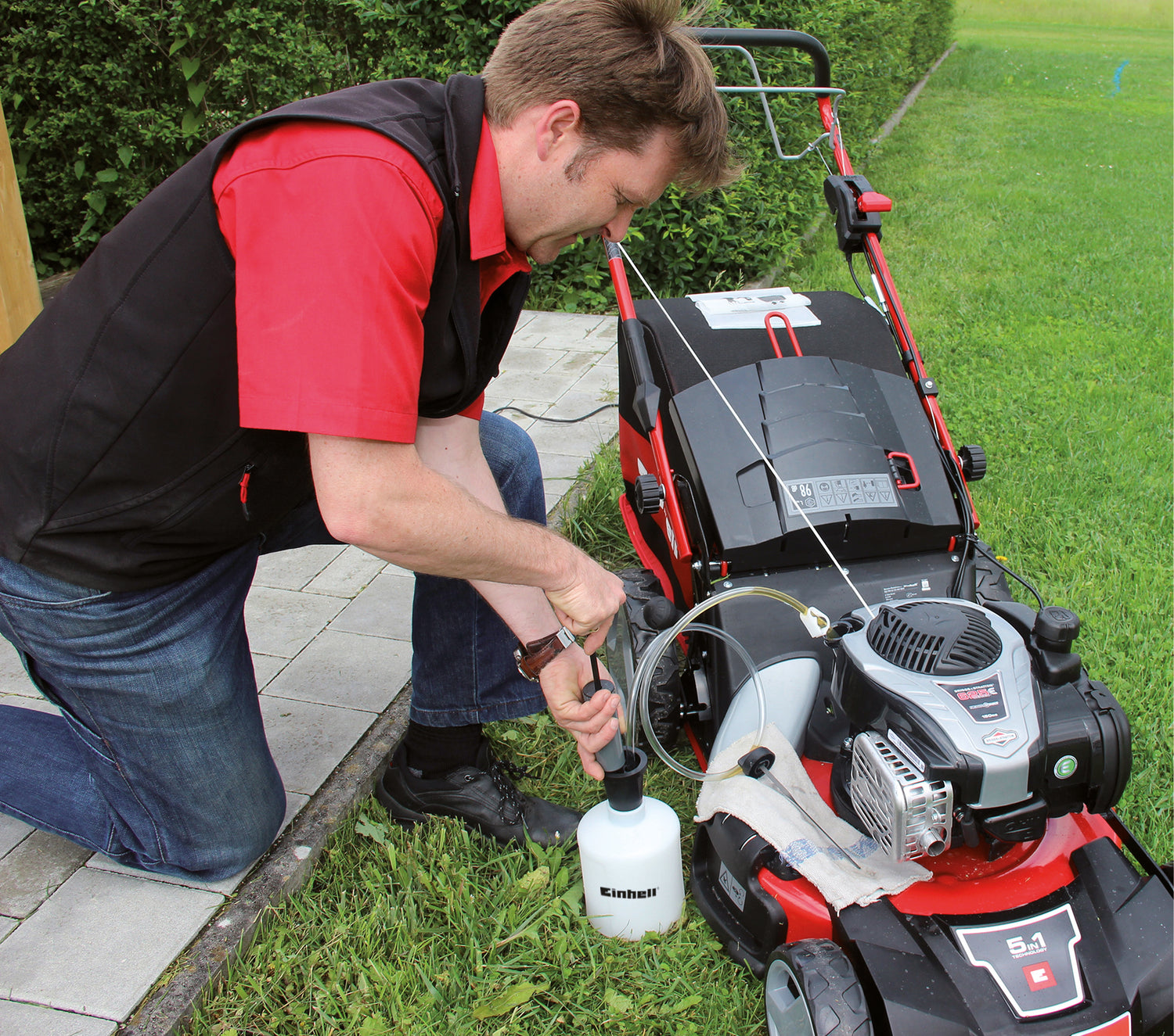 Pompa originala de aspirare a uleiului si benzinei Einhell, pentru pomparea benzinei si uleiului din rezervoare si butoaie, recipient de 1,6 litri, furtun de 1,3 m