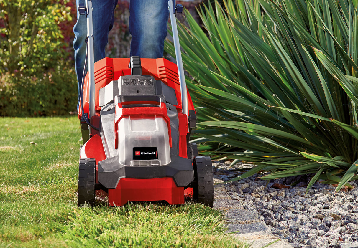 Einhell GE-CM 18/30 Li Kit Power X-Change akkus fűnyíró (Li-ion, 18 V, vágási szélesség 30 cm, 3 fokozatú vágási magasságállítás, 3 Ah-s akkumulátorral és töltővel)