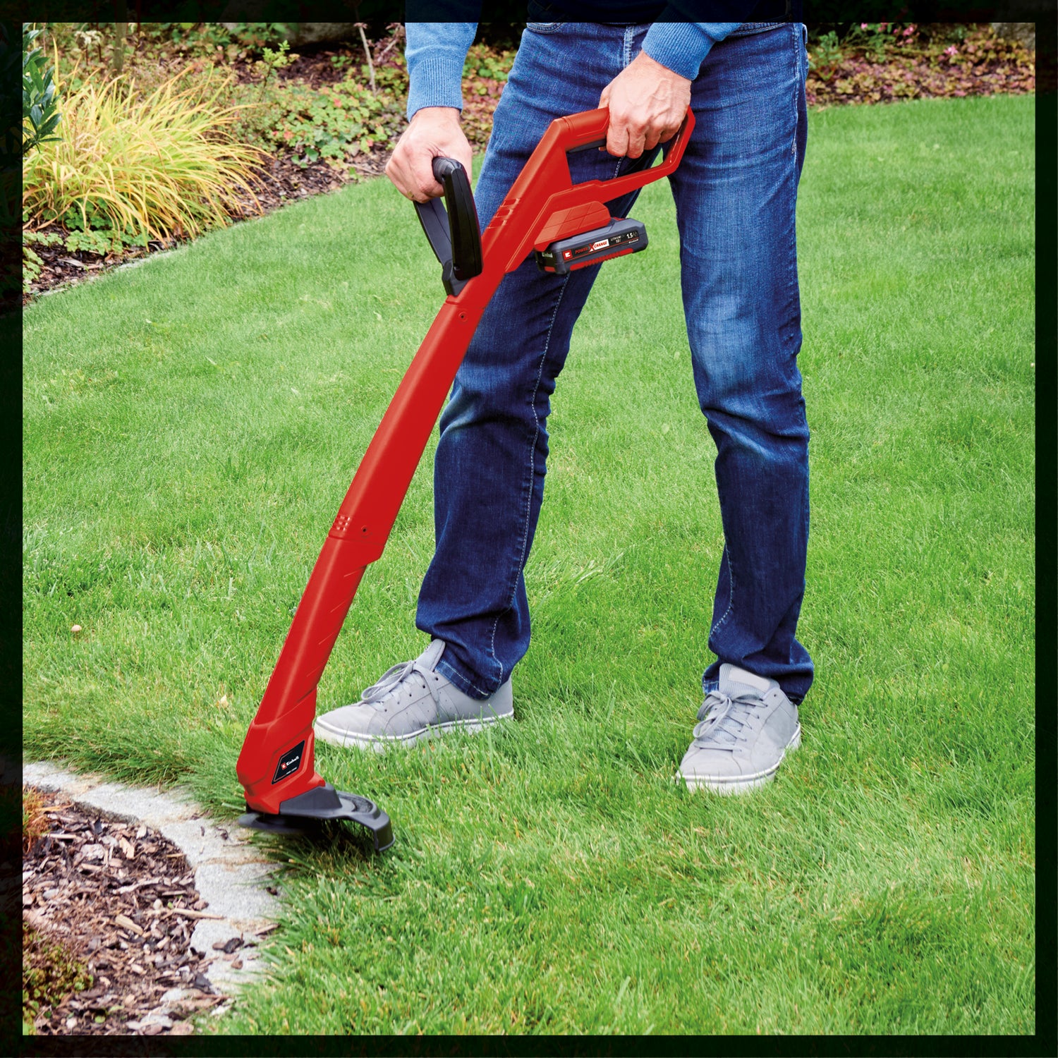 Set masina de tuns iarba/gazon pe acumulator Einhell GE-CM 18/30 Li + trimmer de tuns iarba/gazon pe acumulator GC-CT 18/24 Li P Power X-Change (18 V, latime de taiere de 30 cm si 24 cm, 1x acumulator de 3,0 Ah si incarcator