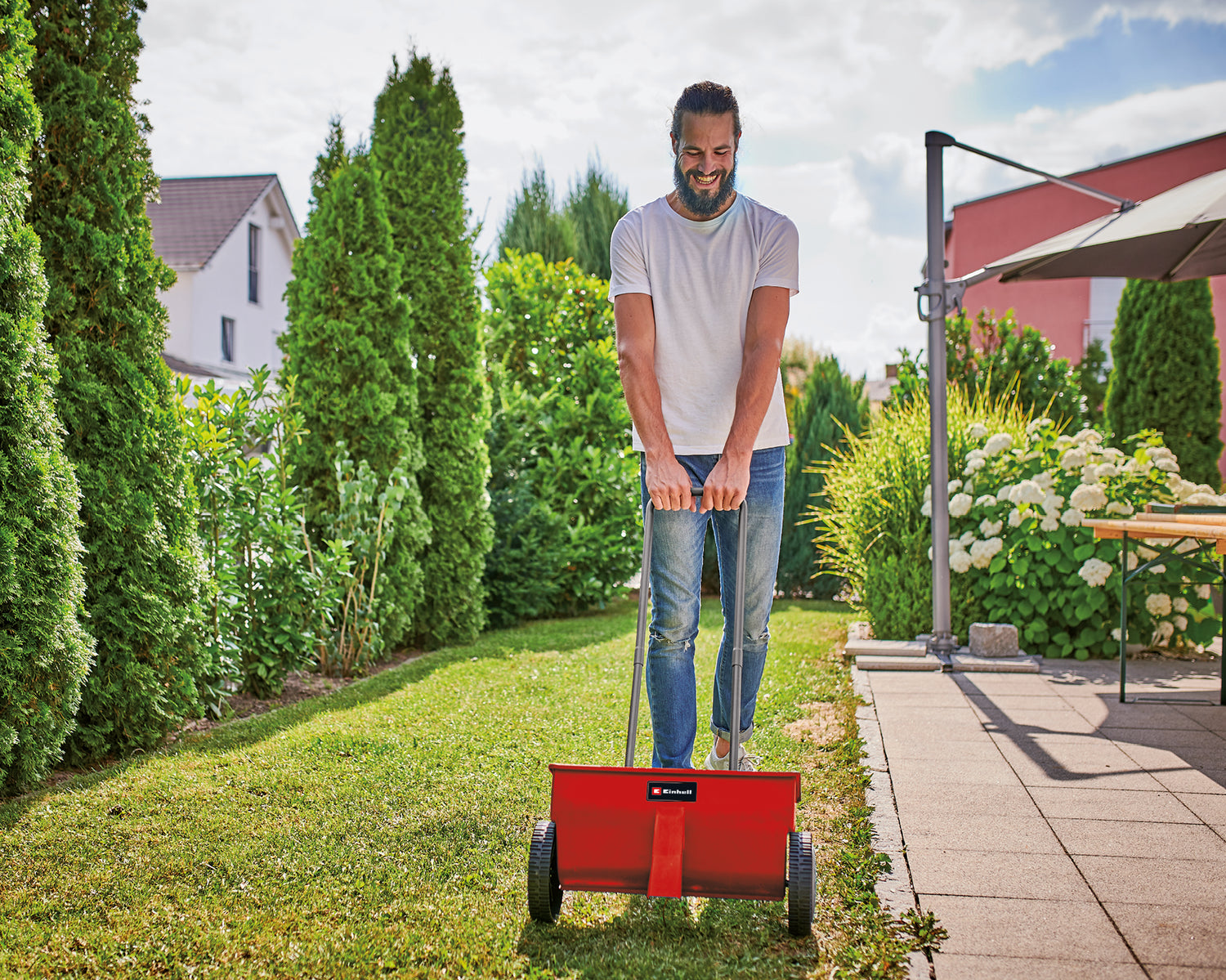 Distribuitor cereale/seminte Einhell GC-SR 12, 12l, latime de impingere 45cm, bara dubla de impingere, blocaje cu arc pe ambele parti, maneta de reglare, rola rezistenta la coroziune, carcasa din plastic rezistenta la impact