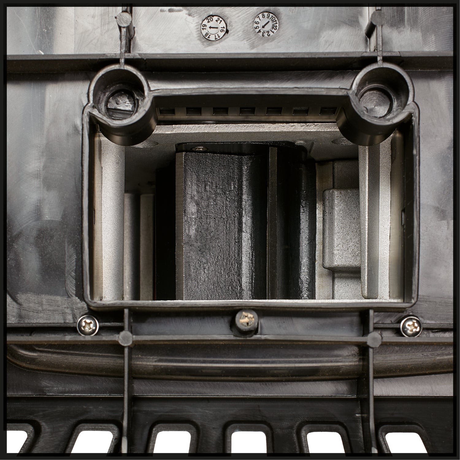 Tocator electric silentios Einhell GC-RS 60 CB, 2.800 W, tambur de taiere, deschidere mare a palniei, comutator de schimbare, cutie de colectare transparenta, comutator de siguranta integrat