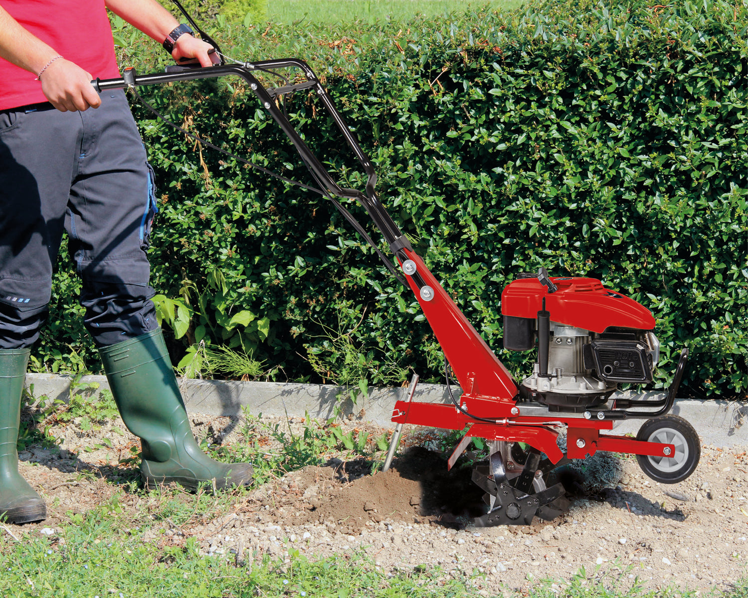 Einhell GC-MT 2236 benzinmotoros talajmaró, 2,2 kW, 2 literes üzemanyagtartály, 4 ütemű egyhengeres OHV motor, állítható magasságú fékpofák és stabil fogantyúk, kultivátorkés-leállító funkció