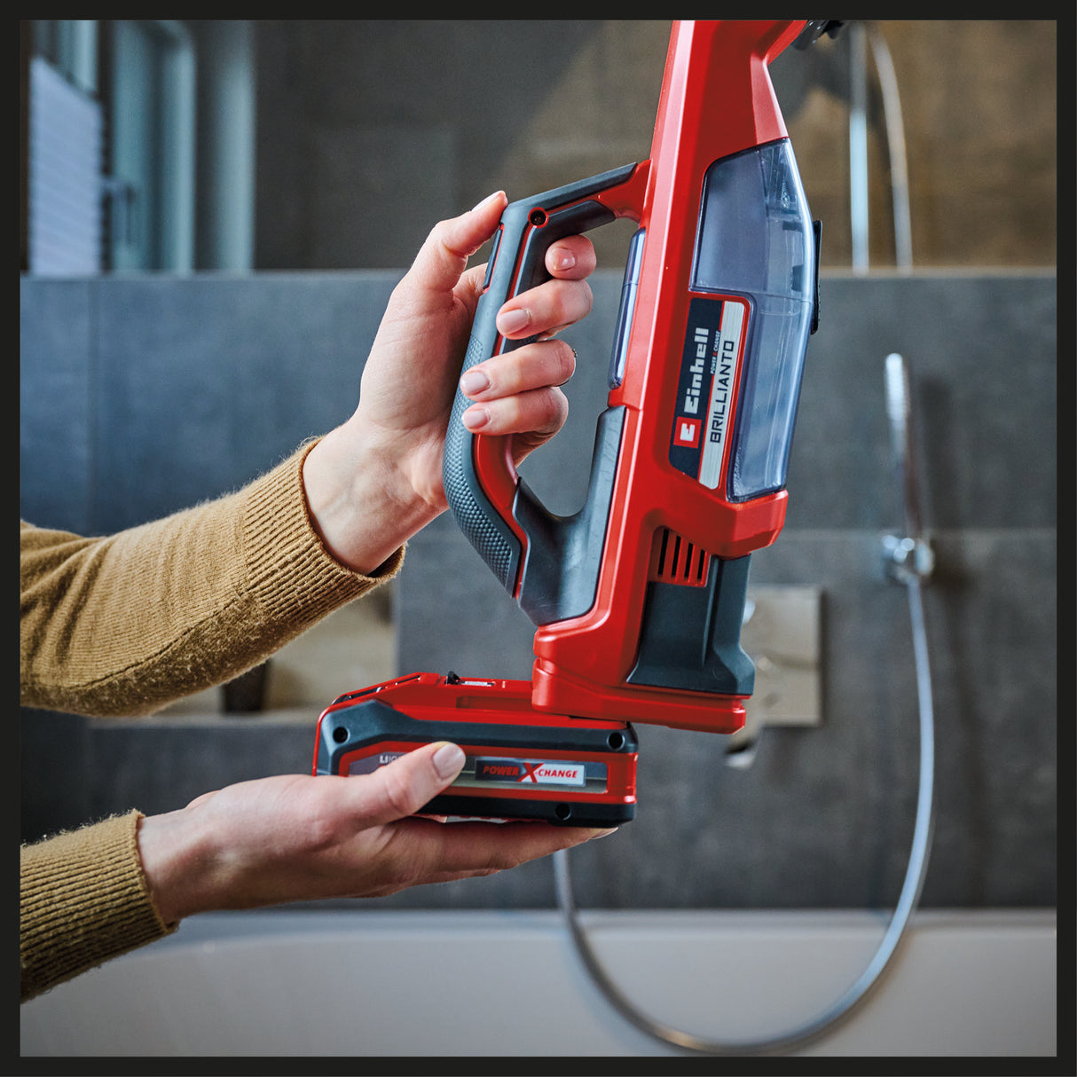 Einhell BRILLIANTO Power X-Change akkus ablaktisztító (18 V, 28 cm hosszú szívófej, csíkmentes tisztítás, mikroszálas kendővel ellátott szóróflakonnal, akkumulátor nélkül)