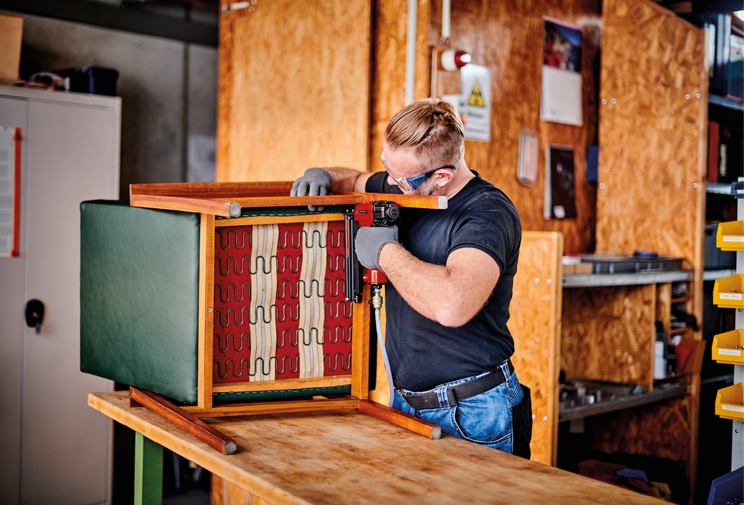 Einhell TE-AC 110/6 Silent Plus kompresszor, csendes kompresszor 550 W teljesítménnyel, max. 8 bar nyomással, olaj- és szervizmentes motorral, 6 literes tartállyal, nyomásmérővel és gyorscsatlakozóval, biztonsági szeleppel