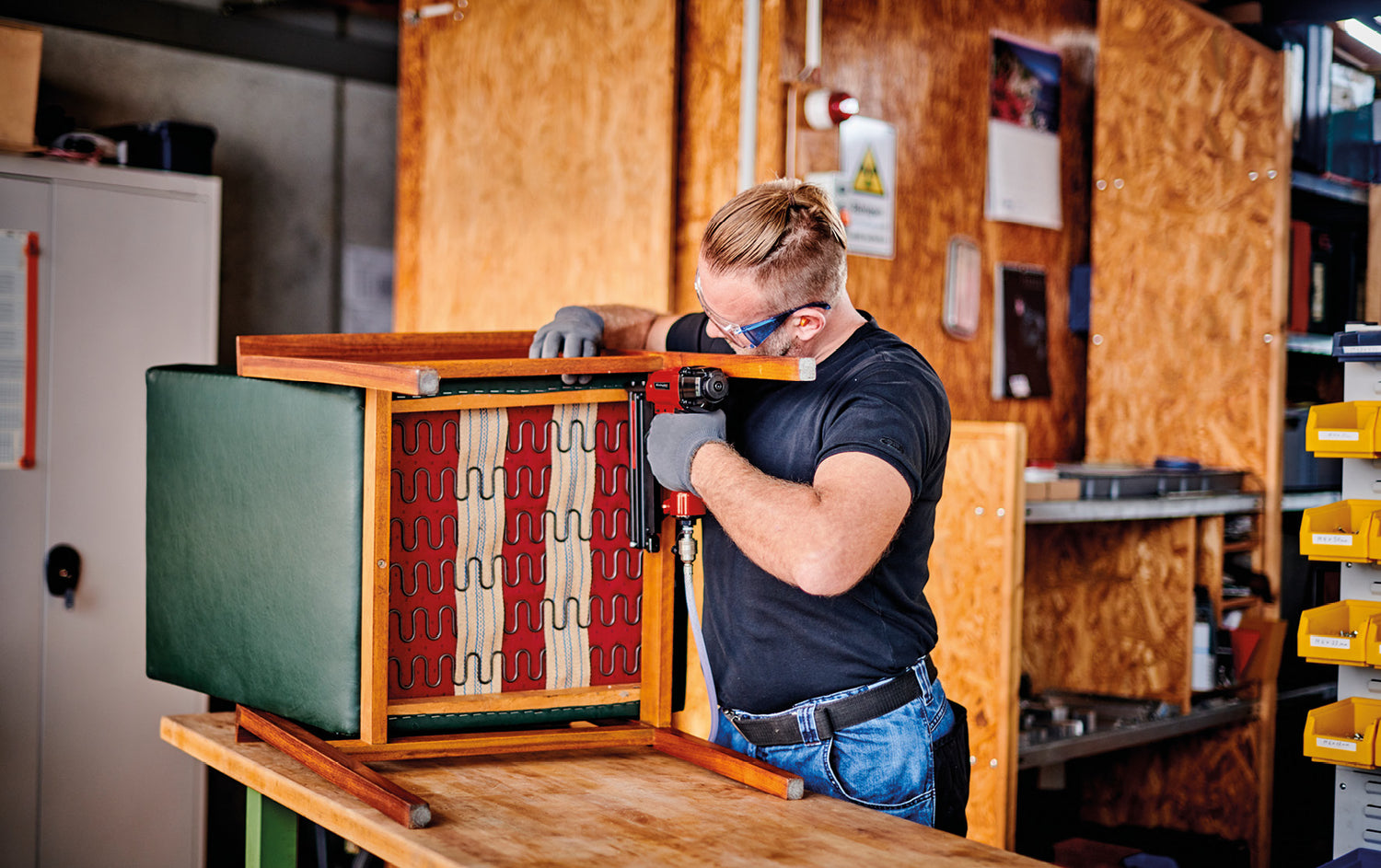 Einhell TE-AC 135/24 Silent Plus kompresszor, csendes kompresszor 750 W teljesítménnyel, max. 8 bar nyomással, olaj- és szervizmentes motorral, 24 literes tartállyal, nyomásmérővel és gyorscsatlakozóval, biztonsági szeleppel