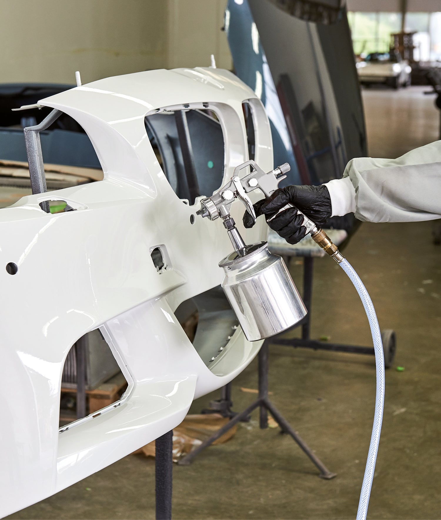 Pistol de vopsit Einhell cu rezervor de vopsea, accesoriu compresor, rezervor de 1 l, regulator cantitate vopsea, regulator jet punctual/lat, duza rotativa, incl. niplu