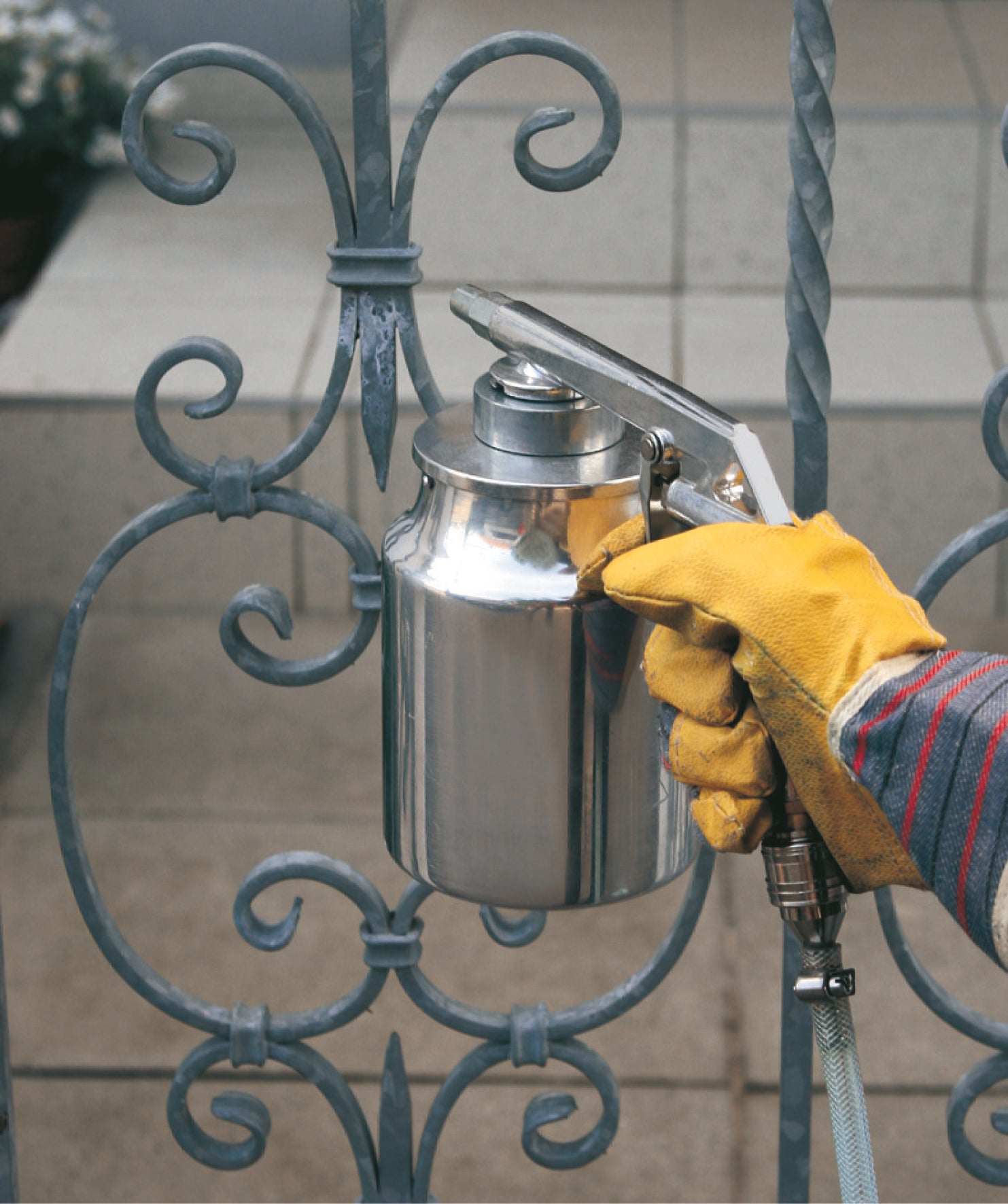 Eredeti Einhell szórópisztoly gyorsadagolással, kompresszor tartozékokkal, 1 literes szóróanyag tartállyal, állandó ravaszú karral, alumínium házzal, akár 8 bar nyomással, csatlakozódugóval együtt