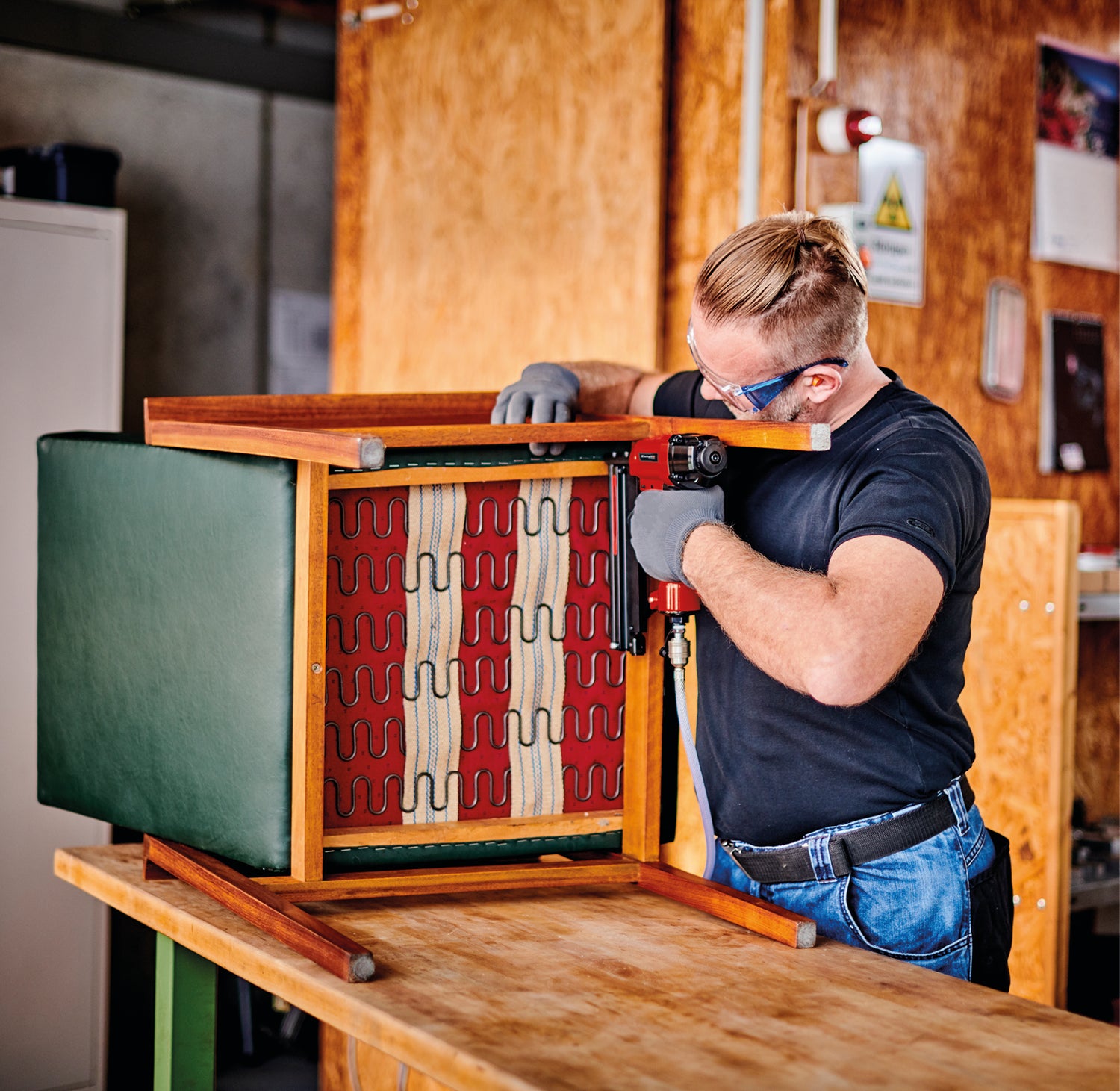 Einhell TC-PN 50 pneumatikus tűzőgép, 2 az 1-ben kombinált tűzőgép és szegezőgép, biztonsági hegy, 1500 kapoccsal és 2000 szöggel, olajtartállyal (olaj nélkül), adagolószeleppel, hordtáskával