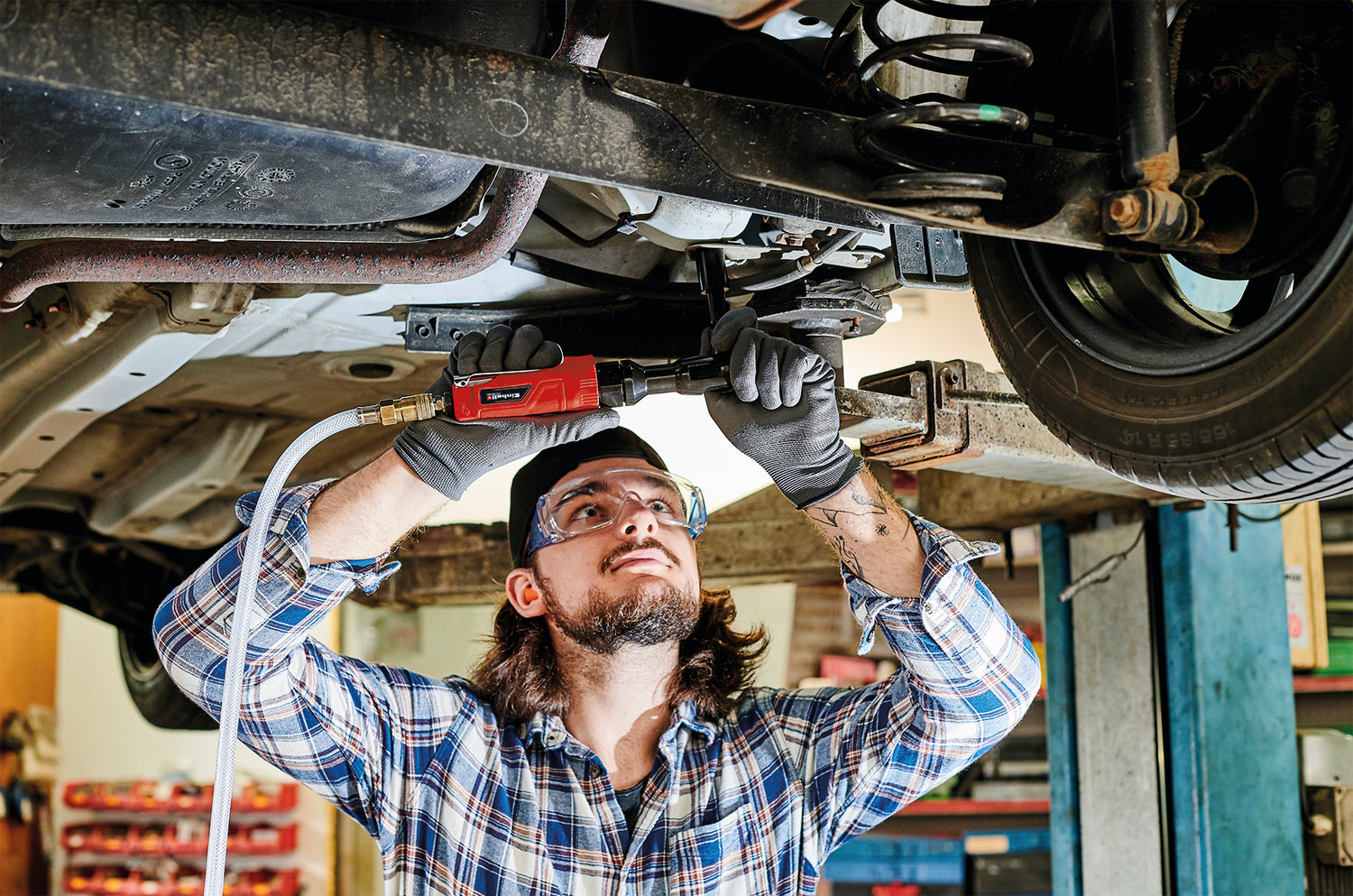 Surubelnita pneumatica cu clichet Einhell TC-PR 68, max. 6,3 bar, potrivita pentru fixarea si desfacerea filetelor, incl. 7 chei tubulare, geanta de transport si depozitare, fara ulei