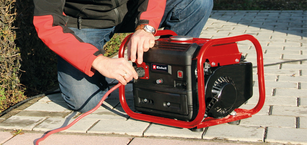Generator de curent Einhell, benzina TC-PG 10/E5, 680 W, motor in 2 timpi, priza de 230 V, cadru de sustinere, picioare robuste, intrerupator de suprasarcina, pornire prin tragere de cablu