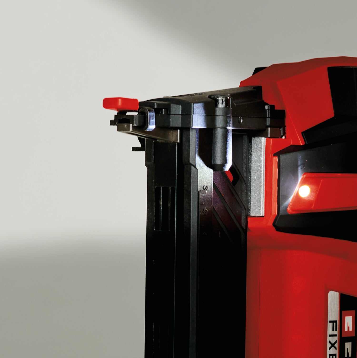 Einhell Professional FIXETTO 18/40 S Power X-Change akkus tűzőgép, 18 V, 60 kapocs/perc, maximális kapocshossz 40 mm, egyes/sorozatkapocs, 500 kapoccsal, akkumulátor nélkül