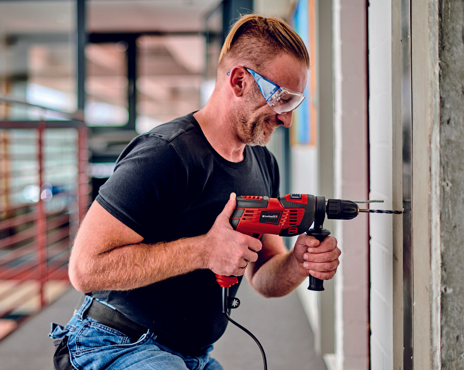 Masina de gaurit si insurubat (bormasina) cu impact Einhell TC-ID 720/1 E, gaurire/percutie, mandrina cu schimbare rapida de 13 mm, control electronic al vitezei, rotatie in ambele sensuri, blocare functionare continua