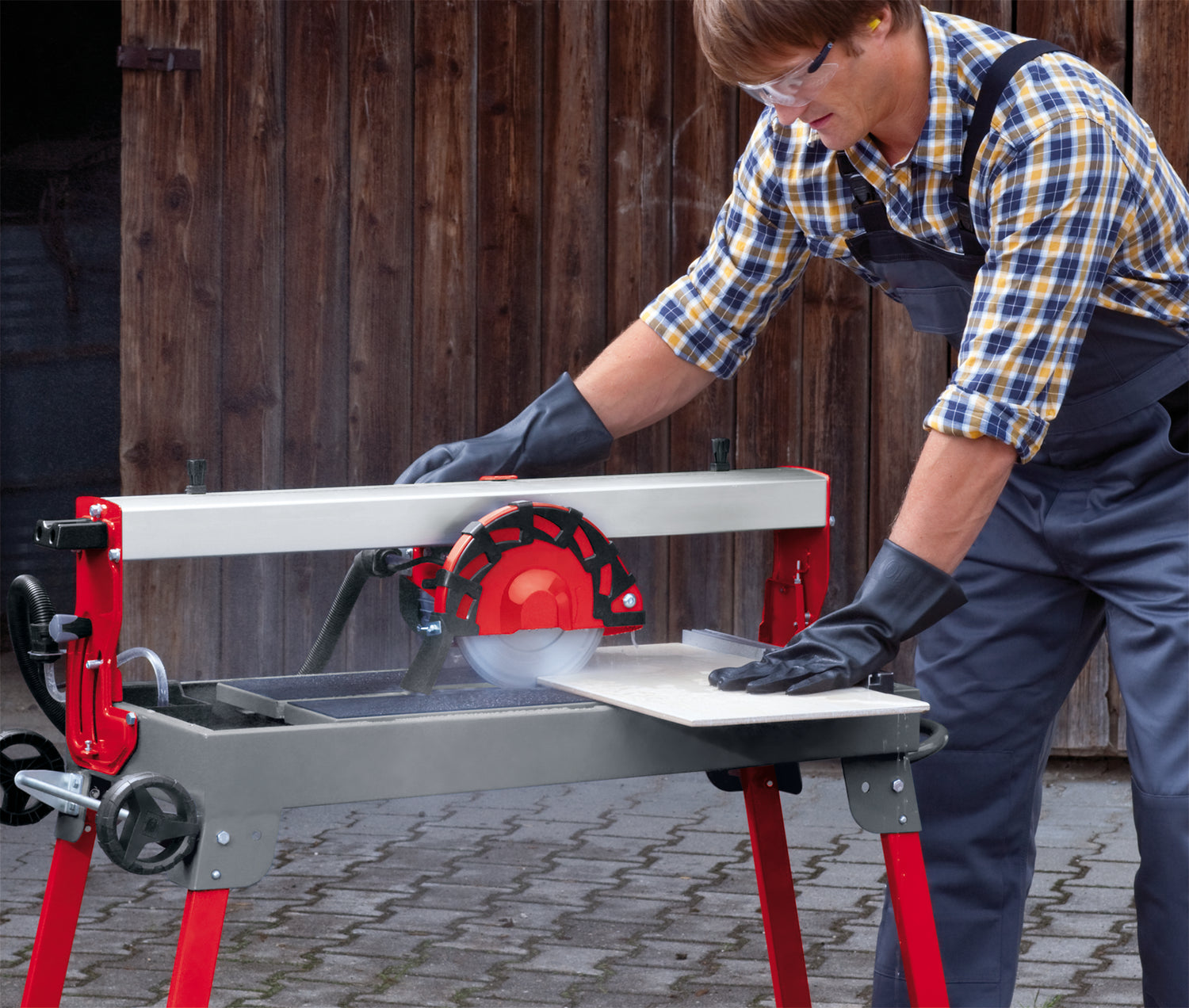 Einhell TE-TC 620 U radiális csempevágó, 800 W, extra hosszú vágási hossz, robusztus, összecsukható alapkeret, kerekek/szállítófogantyú, 6 irányban golyóscsapágyas motorvezetés