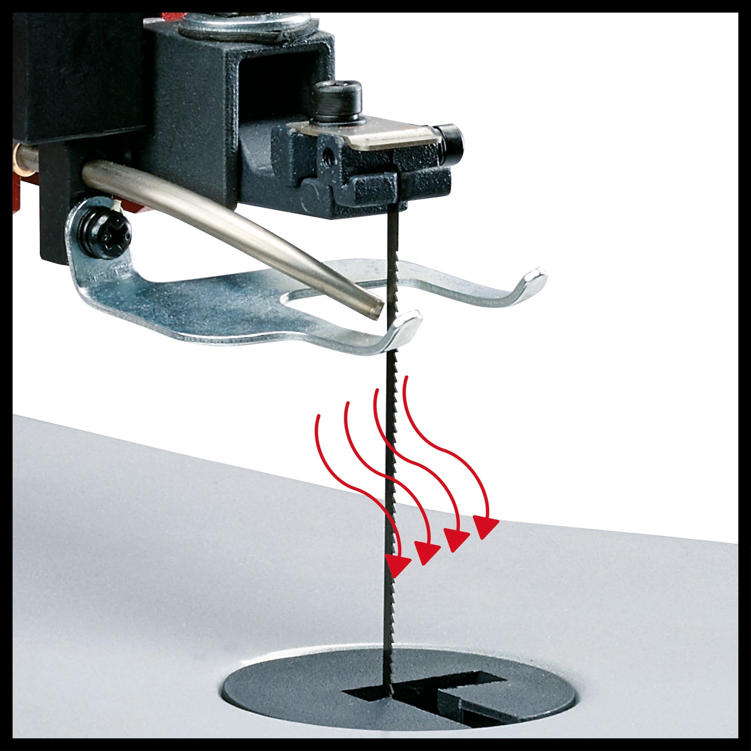 Einhell TC-SS 405 E szúrófűrész, masszív keret, állítható fémasztal, munkadarab-szorító, gyorskioldó eszköz, fűrészlapokkal együtt