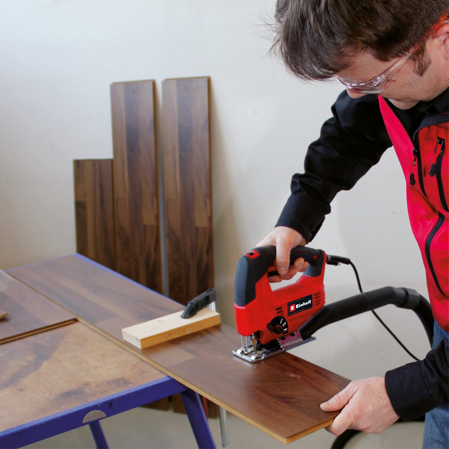 Fierastrau pendular Einhell TC-JS 80/1, 550 W, viteza de taiere 1000-3000 rpm, control electronic al vitezei, cursa pendul in 4 trepte, aspirare praf, schimbare lama fierastrau fara unelte