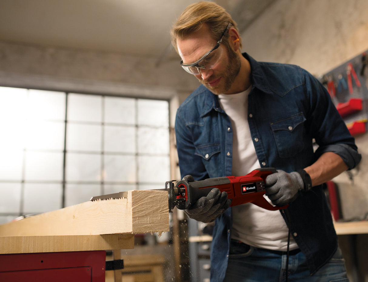 Einhell TE-AP 750 E univerzális kardfűrész, 750 W, elektronikus vágási sebességszabályozás, szerszám nélküli állítható talp, szerszám nélküli pengecsere, nagy puha markolat, fa fűrészlappal együtt