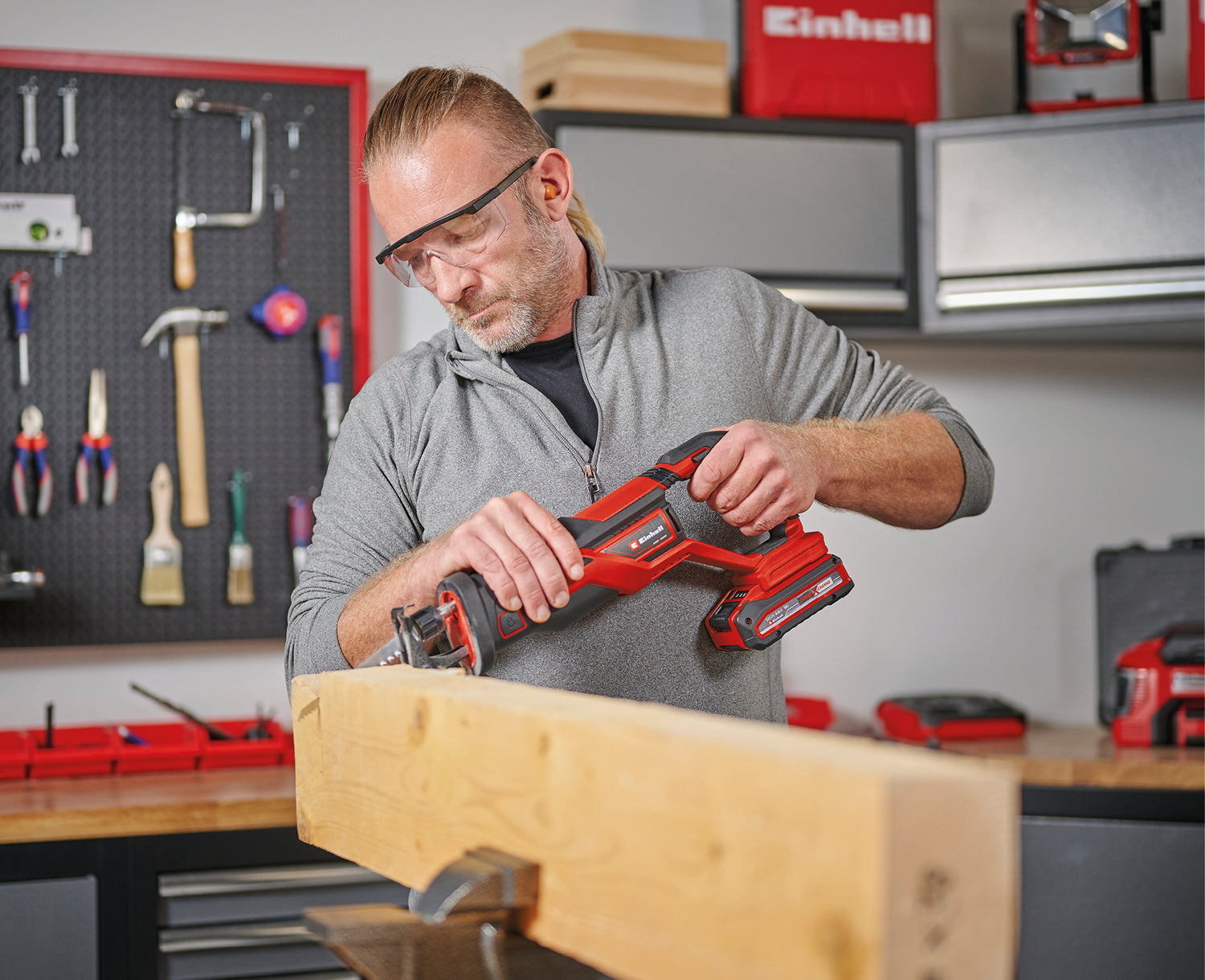 Fierastrau universal tip sabie pe acumulator Einhell TE-AP 18/26 Li-Solo Power X-Change, Li-ion, 18 V, inaltime cursa 26 mm, adancime de taiere 18 cm in lemn, incl. lama de Fierastrau, livrare fara acumulator sau incarcator