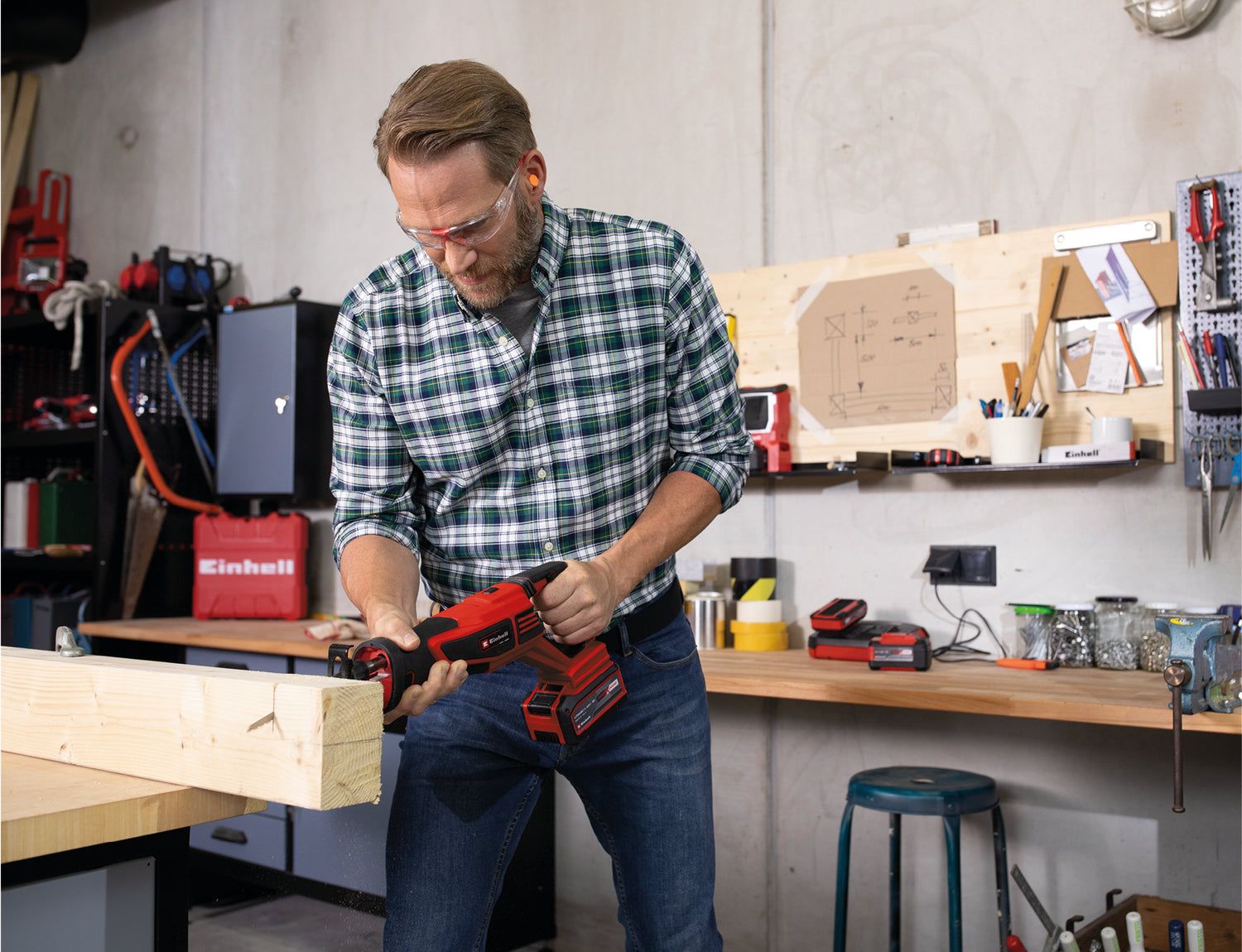 Fierastrau universal tip sabie pe acumulator Einhell Professional TP-AP 18/28 Li BL - Solo Power X-Change, 18 V, inaltime cursa 28 mm, motor fara perii, maner principal rotativ, functie antivibratii, fara acumulator