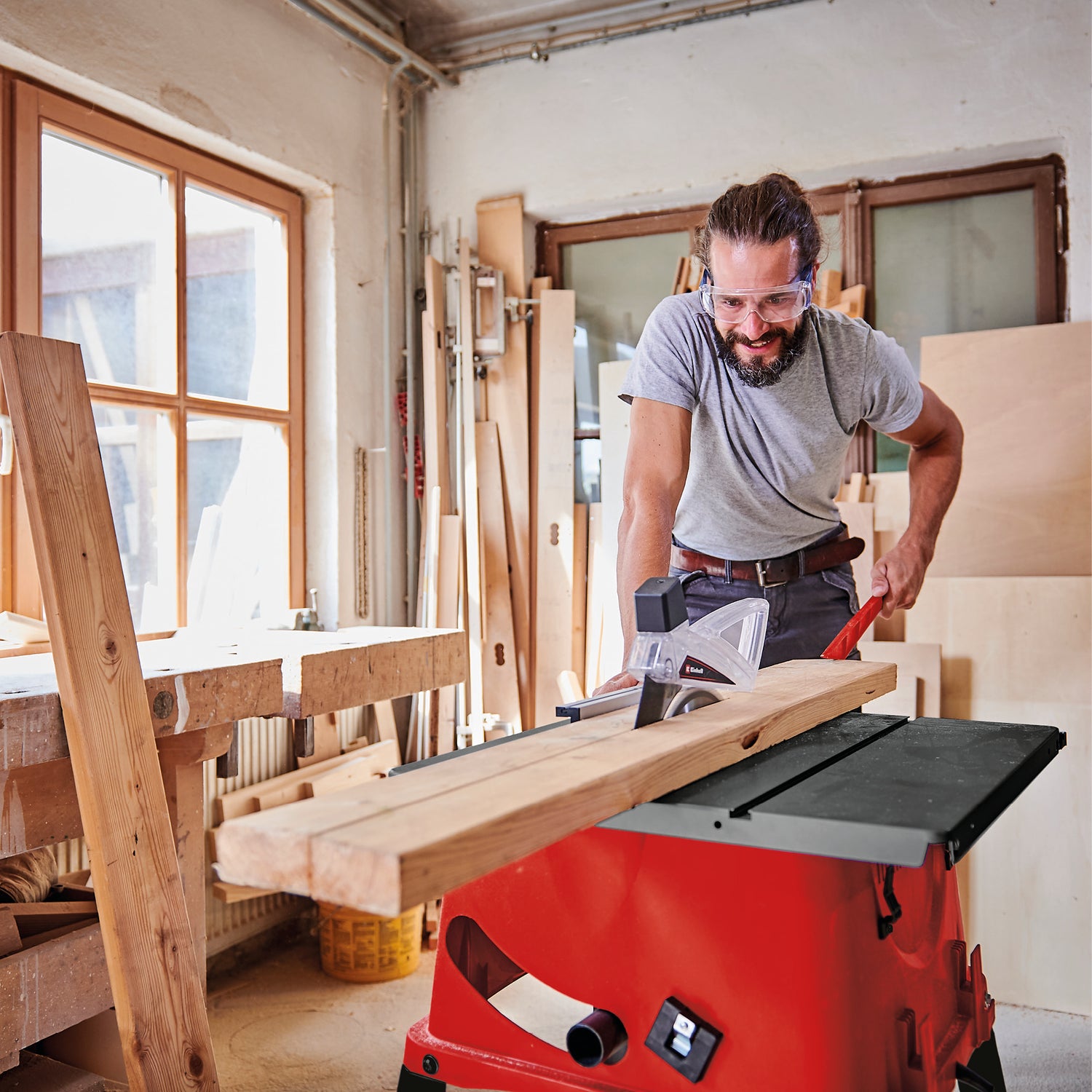 Fierastrau circular de banc Einhell TC-TS 254 eco, opritor paralel pentru taieri precise, opritor unghiular pentru taieri in unghi de 45°, carcasa si protectie pentru lama de Fierastrau cu racord pentru aspiratorul de rumegus