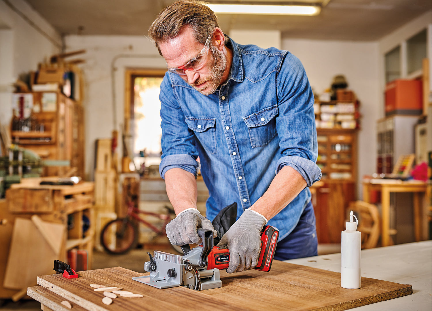 Masina de frezat pentru dibluri din lemn/biscuitorpe acumulator Einhell TE-BJ 18 Li-Solo Power X-Change (18 V, Li-ion, reglare infinita a unghiului/inaltimii, reglare a adancimii in 6 trepte, fara acumulator sau incarcator