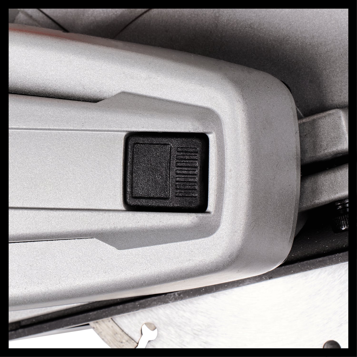 Debitor de canale Einhell TE-MA 1500, 1.500 W, reglare a adancimii de frezare, reglare flexibila a latimii de taiere, pornire lina, incl. geanta + 2 discuri de taiere diamantate