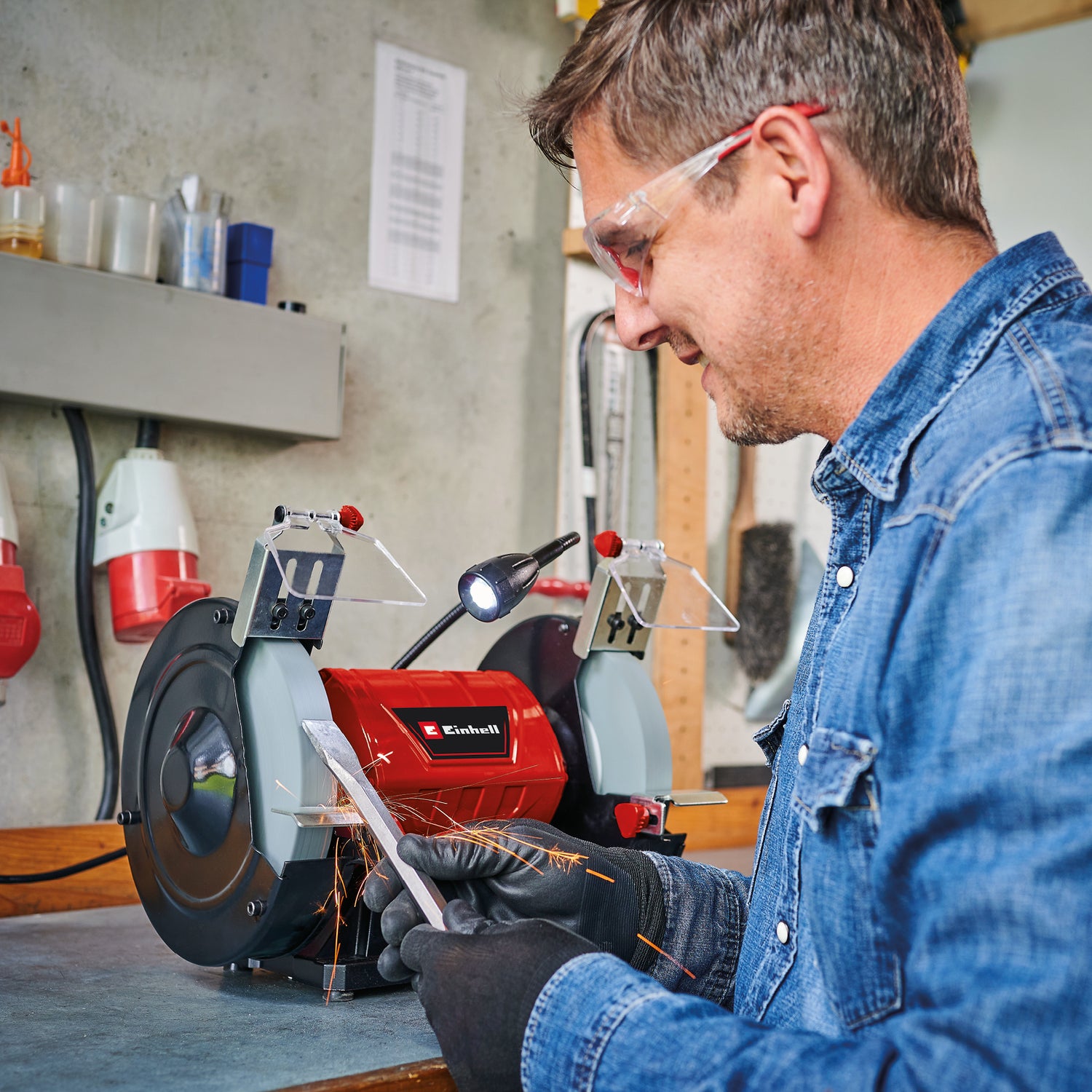 Einhell TC-BG 200 L dupla tárcsás asztali csiszológép (kisebb és nagyobb korrekciókhoz, rugalmas lámpa, nagy + állítható munkadarab-támaszok, durva/finom csiszoló/csiszoló tárcsával K36/K60)