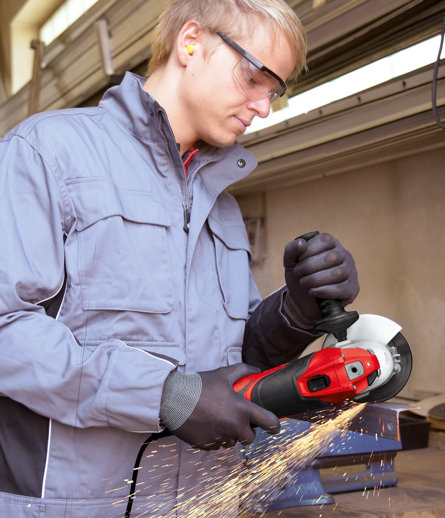 Polizor unghiular Einhell TE-AG 125 CE, 1100 W, electronica constanta, cap de angrenaj metalic plat, maner suplimentar, blocare ax, clema cablu, cheie frontala, disc de taiere neinclus