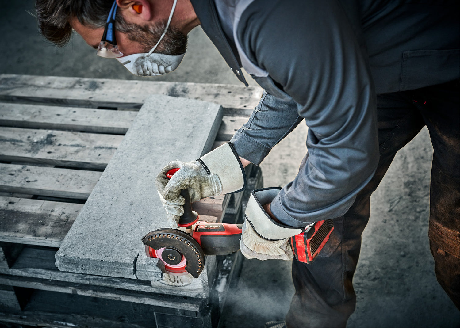 Einhell Professional AXXIO 18/115 Q Li-Solo Power X-Change akkus sarokcsiszoló, 18V, 700 W, 115 mm átmérőjű tárcsák, 28 mm vágási mélység, szénkefe nélküli motor, gyorszáras anya, vágókorong és akkumulátor nélkül