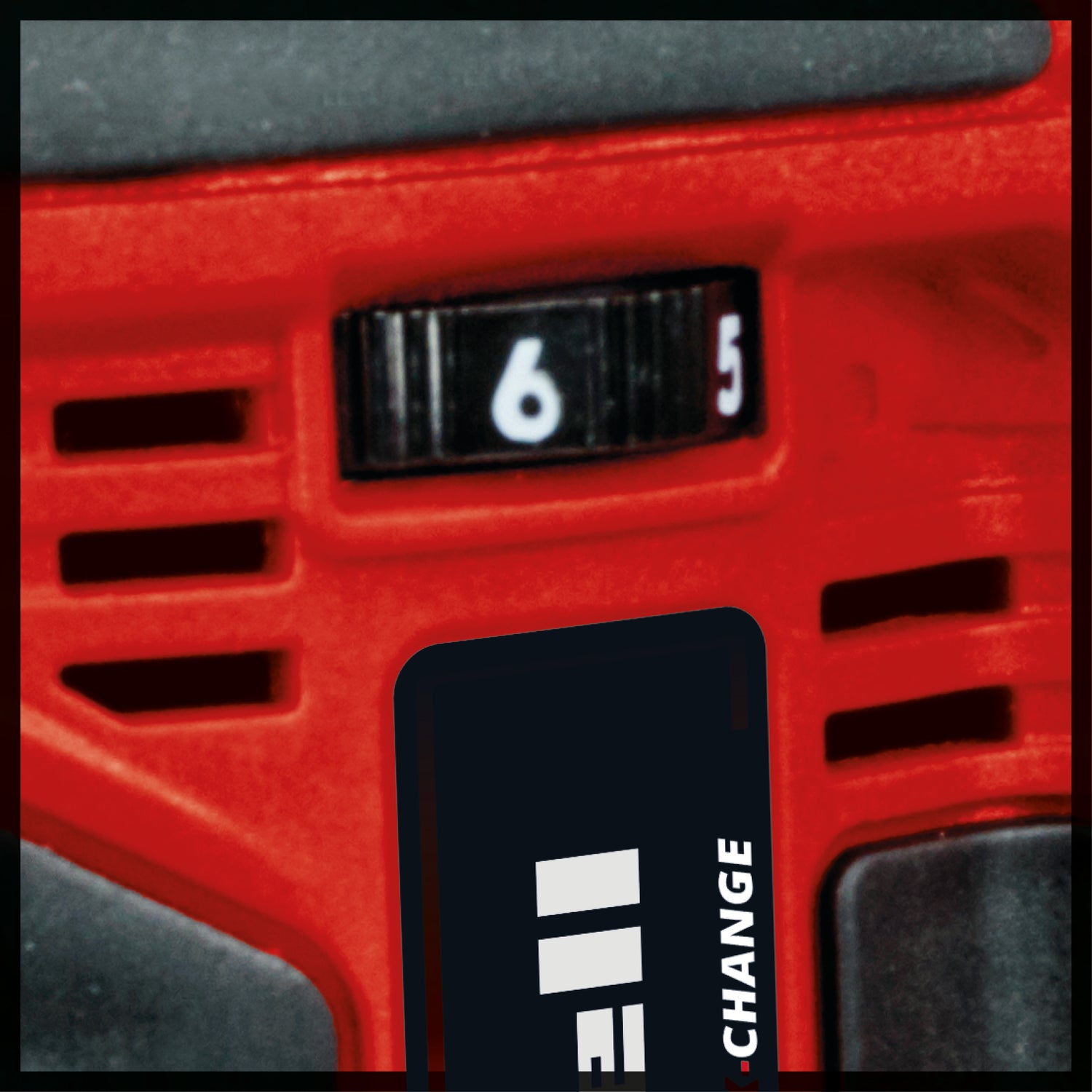 Einhell akkus orbitális csiszoló TE-RS 18 Li-Solo Power X-Change, lítium-ion akkumulátorral, elektronikus fordulatszám-szabályozással, mikro-tépőzáras rögzítéssel, 1x P80 csiszolópapírral, akkumulátor és töltő nélkül