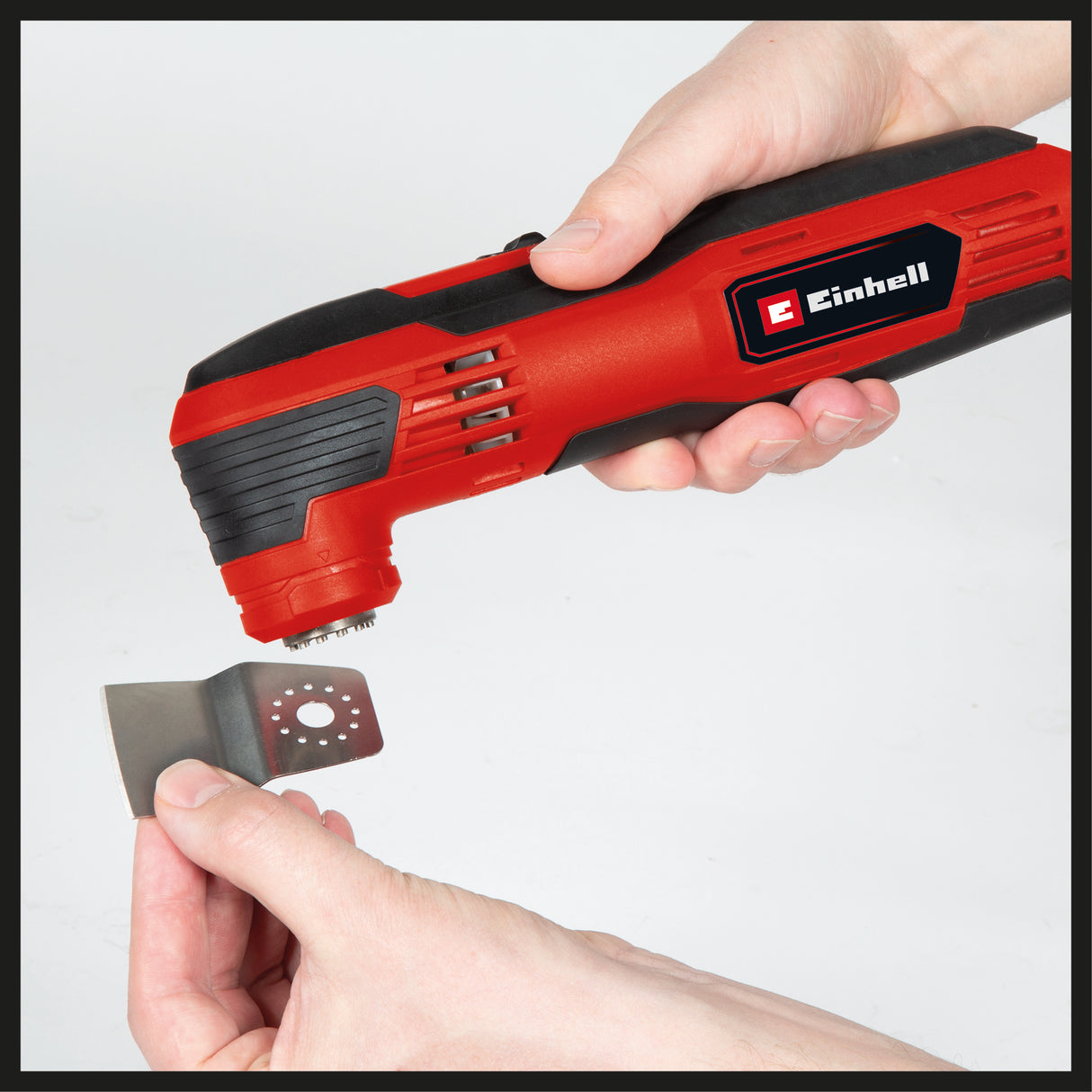 Einhell TC-MG 250 CE multifunkciós szerszám, 250 W, rezgési sebesség 22 000 - 40 000 fordulat/perc, mágneses szerszámadapter, fordulatszám-szabályozó elektronika, tartozékokkal együtt