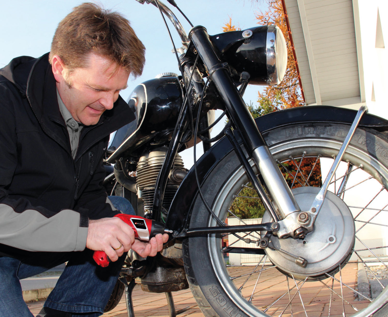 Einhell akkus csavarozó TC-SD 3.6 Li (3.6V, 1300 mAh, 3 Nm nyomaték, forgócsatlakozás a nyélben, LED világítás, puha markolat, töltésjelző, 6 bittel