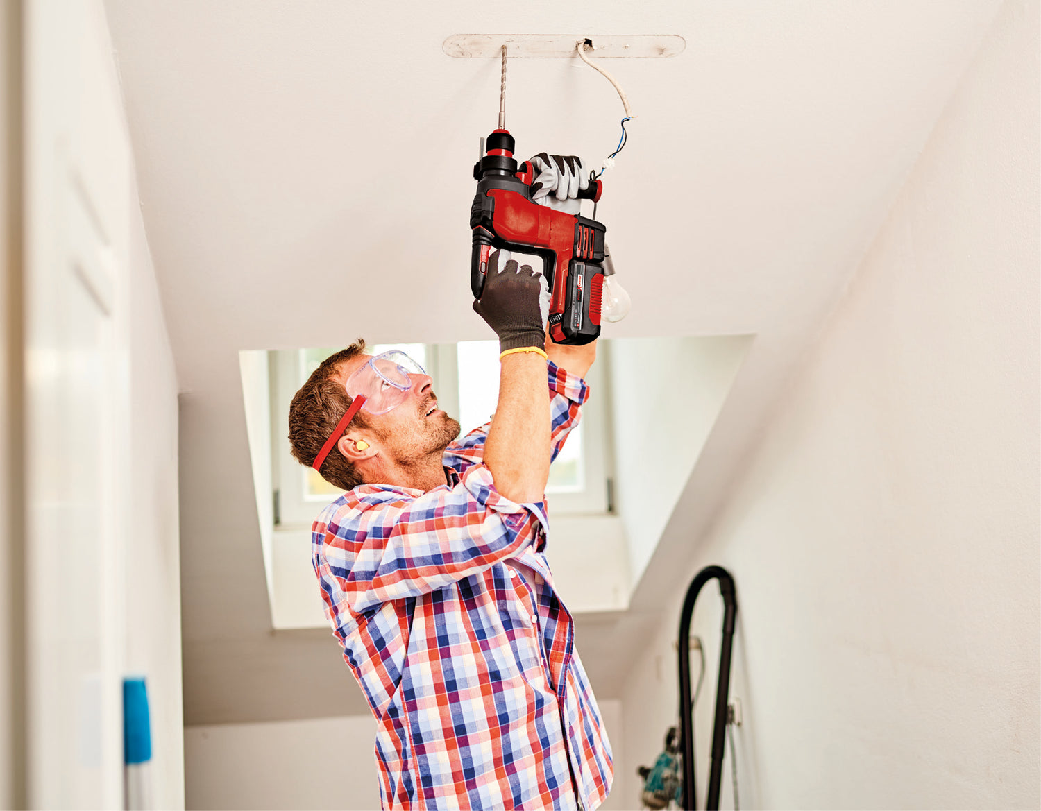 Ciocan rotopercutor pe acumulator HEROCCO Einhell +5, 1 x 3.0 AH Power X-Change Li-Ion, 18V, 2.2 jouli, 18 Nm, SDS Plus, incl. acumulator 3.0 Ah, incarcator, 3 burghie, dalta plata, dalta ascutita, incl. E-box