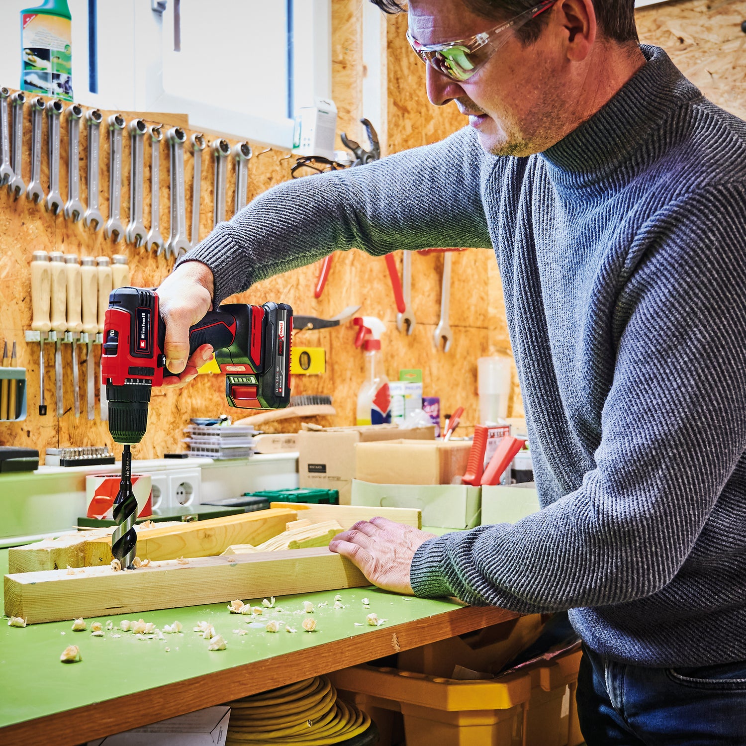 Einhell akkus fúró-csavarozó TE-CD 18/40 Li BL (2x2.0 Ah Power X-Change, Li-ion, 18 V, 40 Nm, szénkefe nélküli motor, 2 sebességes hajtómű, elektronikus fordulatszám-szabályozás, 2x 2.0 Ah akkumulátorral és gyorstöltővel