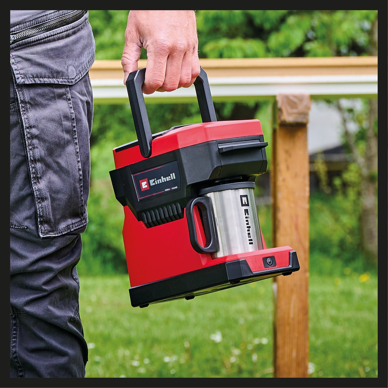 Einhell TE-CF 18 Li-Solo Power X-Change akkus kávéfőző (18 V, 240 ml-es víztartály, filteres kávéhoz és kávépárnákhoz, hordozófogantyú, fedeles pohárral együtt, akkumulátor nélkül).