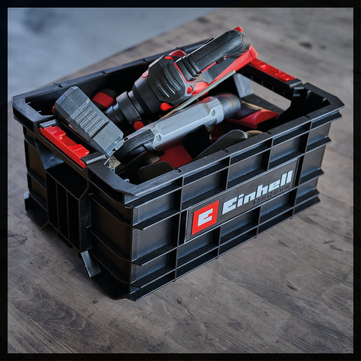 Cutie de scule originala Einhell E - Case, maxim 90 kg, stivuibila, cu inchidere, poate fi combinata cu sistemul Einhell E - Case, depozitare si transport scule si accesorii Einhell - scule electrice si unelte profesionale - BricoMart