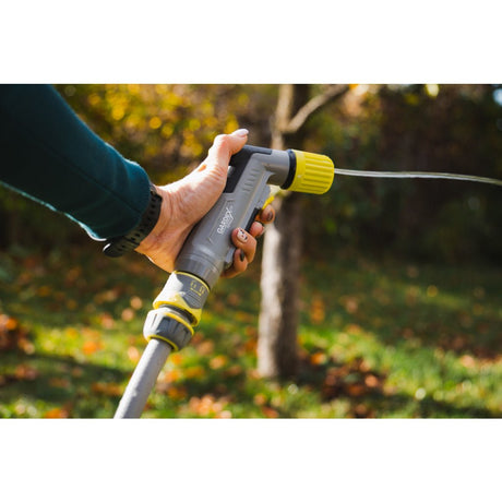 GARDEX Pistol de stropit 3 functii TYPHOON TRIGGER GX Datorită tehnologiei încorporate „Typhoon”, spălarea zonelor din grădină devine de peste 2 ori mai rapidă, comparativ cu Gardex - scule electrice si unelte profesionale - BricoMart