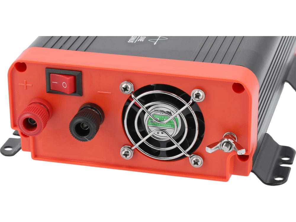 INVERTOR TENSIUNE 12V/230V 300W Yato YT - 81481 - 600W Yato - scule electrice si unelte profesionale - BricoMart