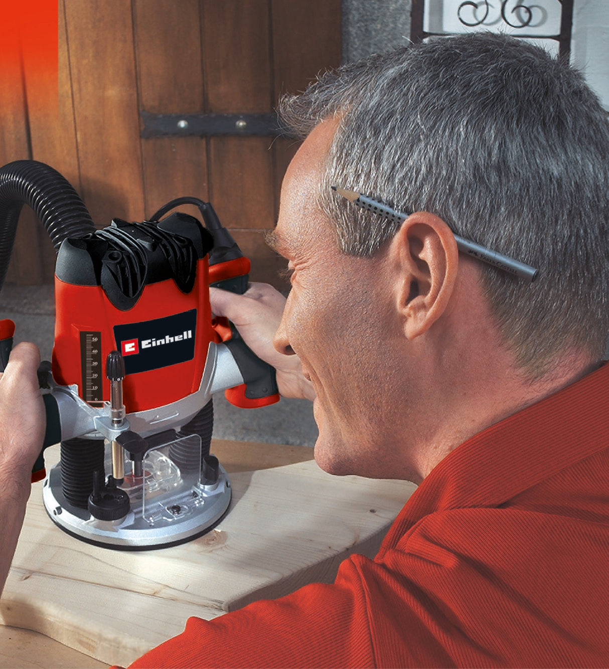 Masina de frezat Einhell TE - RO 1255 E, 1200 W, pinsa Ø 6 si 8 mm, inaltime cursa 55 mm, control electronic al vitezei, blocare a axului, schimbare usoara a sculei Einhell - scule electrice si unelte profesionale - BricoMart