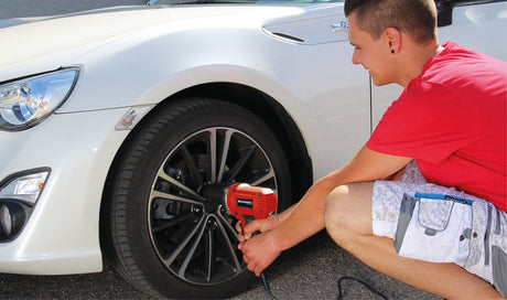 Masina de insurubat de impact auto Einhell CC - IW 950, 950W, 2300 1/min, 450Nm, maner moale, comutator basculant pentru inversarea directiei, 4 biti pentru chei tubulare si geanta de transport Einhell - scule electrice si unelte profesionale - BricoMart