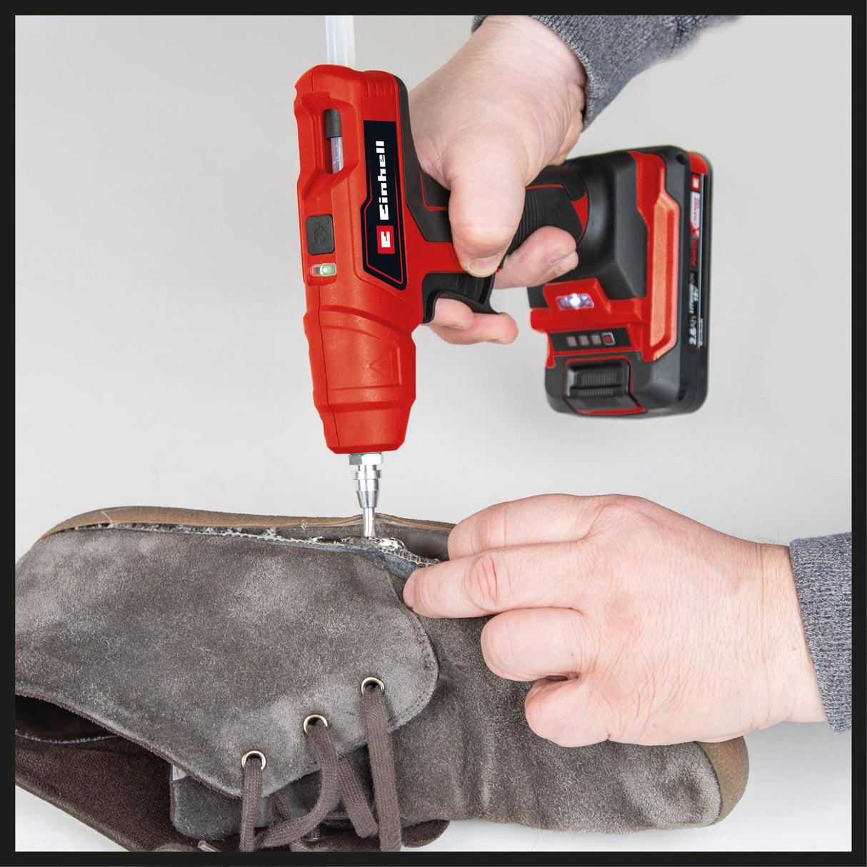 Pistol de lipit pe acumulator Einhell TE-CG 18 Li - Solo PXC, litiu-ion, gata de utilizare in 120 de secunde, include 5 batoane de lipit + duza plata de lipit, furnizat fara acumulator sau incarcator Einhell - scule electrice si unelte profesionale - BricoMart