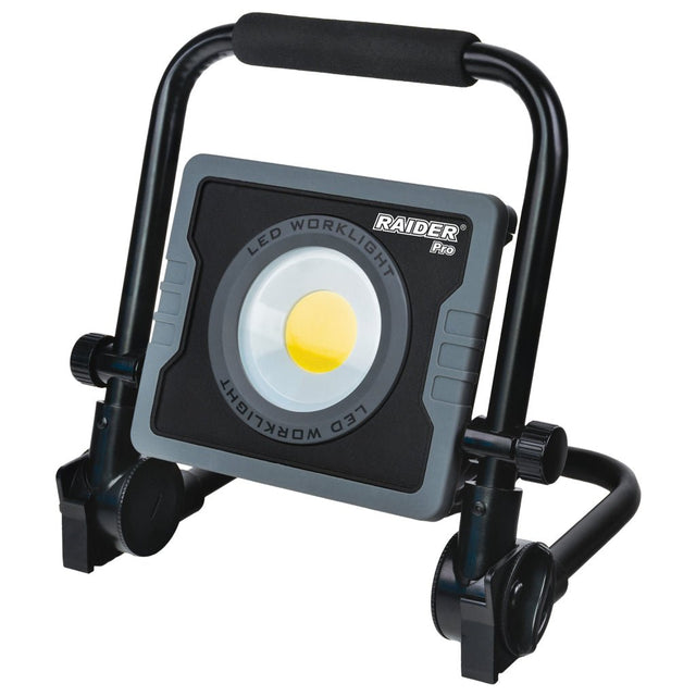 RAIDER Lampa de lucru 3,7V 10Ah 30W 3300lm USB dimabila RDP - WL02 Cu o luminozitate impresionantă de 7000 lumeni, lampa oferă o iluminare clară și uniformă, care reduce oboseala ochilor Raider - scule electrice si unelte profesionale - BricoMart