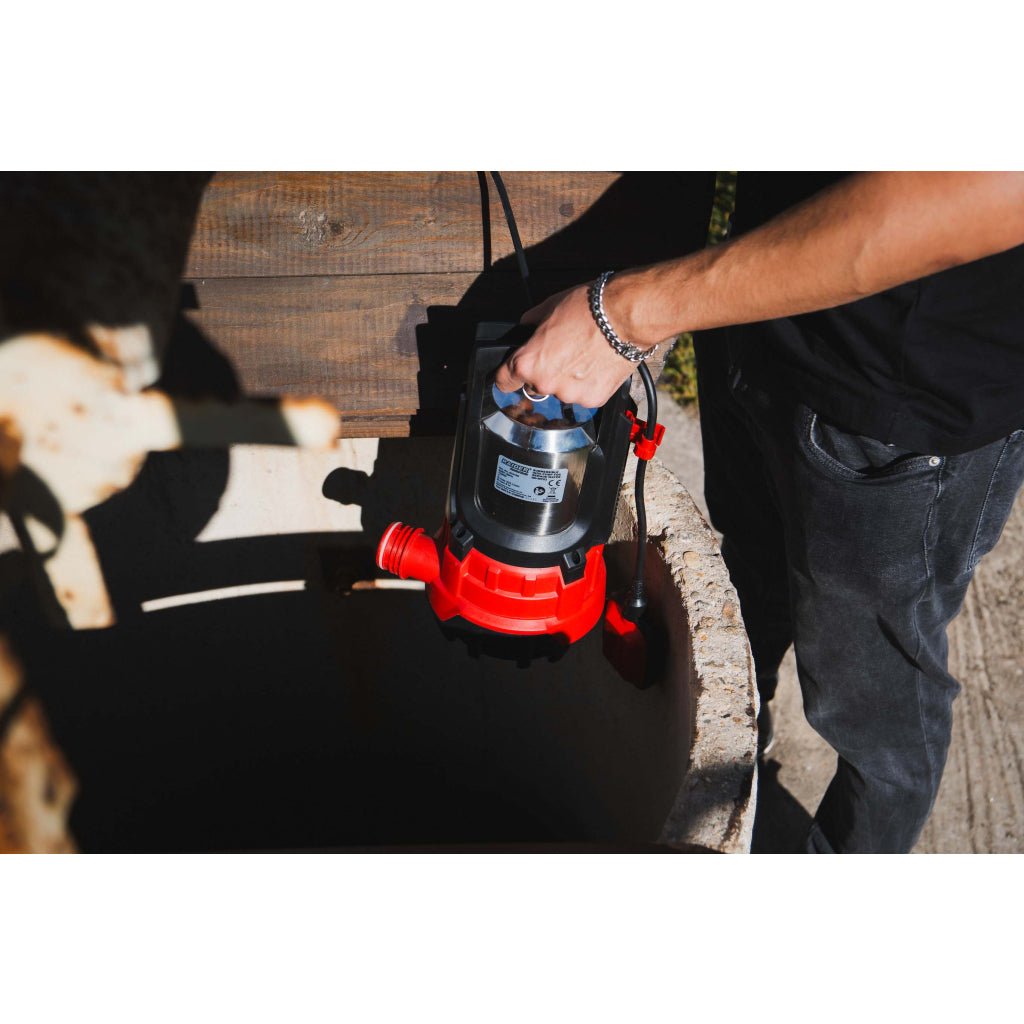 RAIDER Pompă submersibilă 1100W 1" 333L/min 9m INOX RD - WP62 Putere de 1100W pentru pomparea eficientă și rapidă a cantităților mari de apă Debit de 333 l/min (19.980 l/h): debitul Raider - scule electrice si unelte profesionale - BricoMart