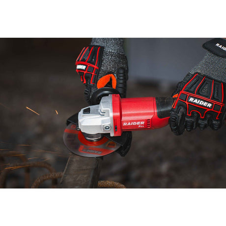 RAIDER R20 Polizor unghiular Ø125mm Solo RDP - YAG20 Motor care oferă suficientă putere pentru o muncă eficientă și rapidă Mâner confortabil cu acoperire din cauciuc care of Raider - scule electrice si unelte profesionale - BricoMart