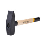 TOP MASTER PRO Ciocan lacatus cu maner lemn 2000g intariti TMP Material: otel calit pentru scule Protectie metalica la baza manerului pentru rezistenta sporita Maner din lemn de frasi Top Master Pro - scule electrice si unelte profesionale - BricoMart