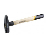 TOP MASTER PRO Ciocan lacatus cu maner lemn 200g TMP Capul ciocanului este fabricat din oțel C45 călit prin inducție Mâner ergonomic din lemn Marginile rotunjite Standard de Top Master Pro - scule electrice si unelte profesionale - BricoMart