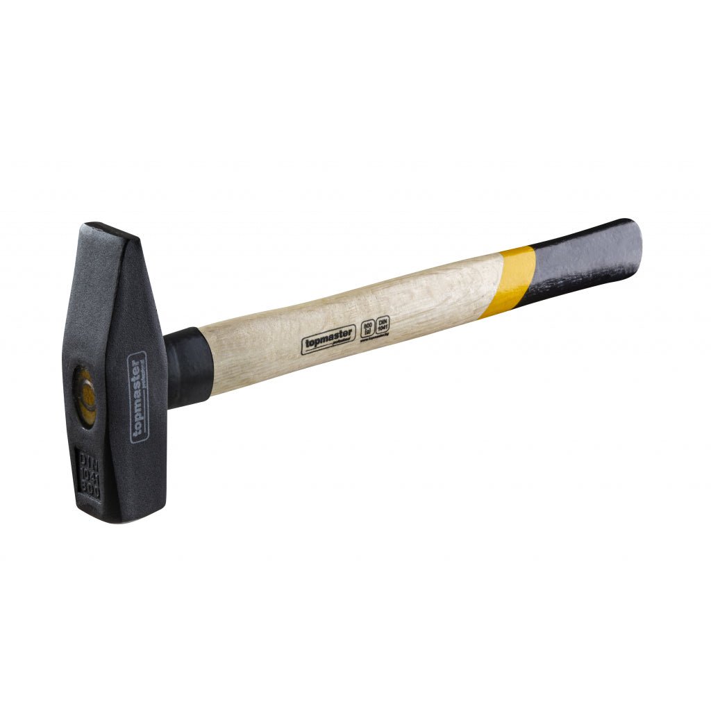 TOP MASTER PRO Ciocan lacatus cu maner lemn 800g TMP Capul ciocanului este fabricat din oțel C45 călit prin inducție Mâner ergonomic din lemn Marginile rotunjite Standard de Top Master Pro - scule electrice si unelte profesionale - BricoMart